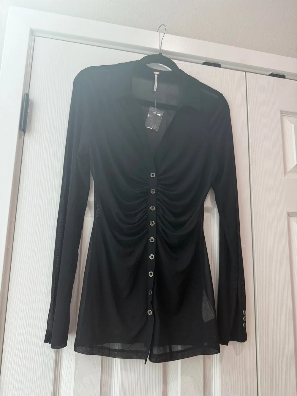 NWOT Free People Black Ruched Button-Front Women’s Top Medium - Picture 3 of 6